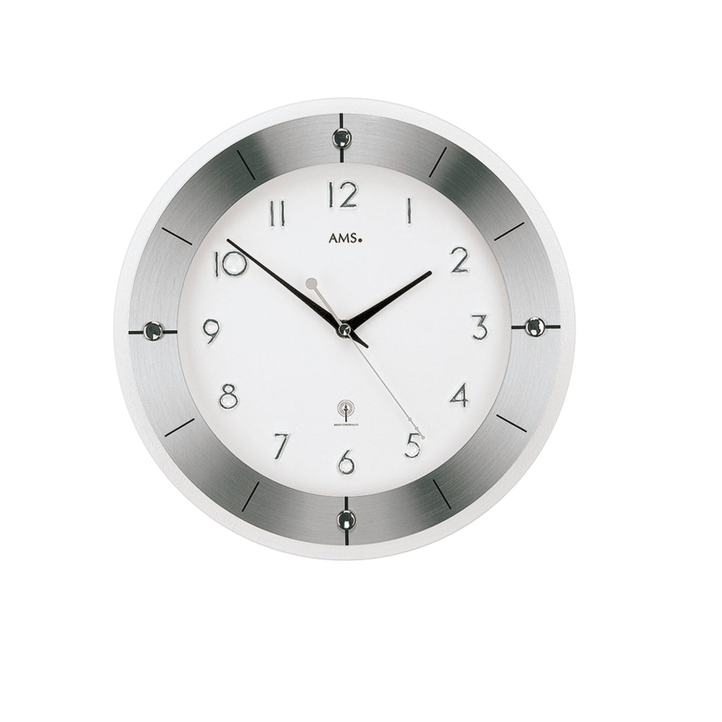 AMS F5848 Funkwanduhr mit facettiertem Mineralglas und geschliffenem Aluminium