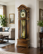 AMS S2069-1 Standuhr mit Nussbaum-Massivholzgehäuse und mechanischem Kettenzugwerk