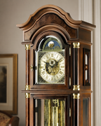AMS S2069-1 Standuhr mit Nussbaum-Massivholzgehäuse und mechanischem Kettenzugwerk