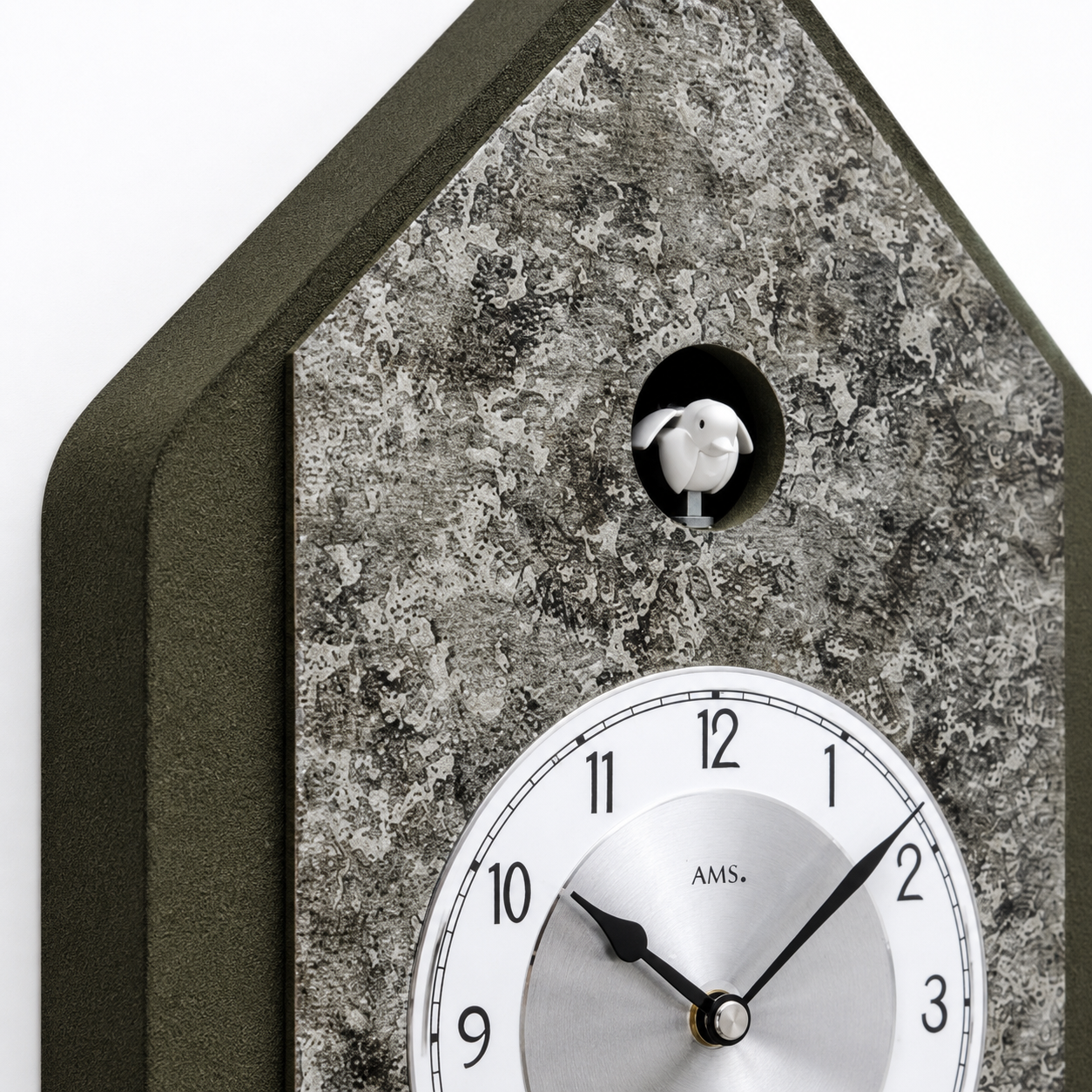 AMS W7496 Kuckucksuhr mit Holzgehäuse und Metallic-Auflage