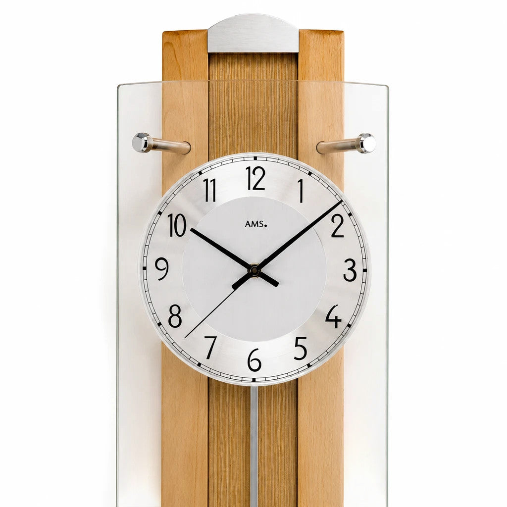 Standuhren.com 🕰️ AMS Funk-Pendelwanduhr mit heller Buchen-Massivholzrückwand, Aluminium-Zifferblatt und Mineralglas.