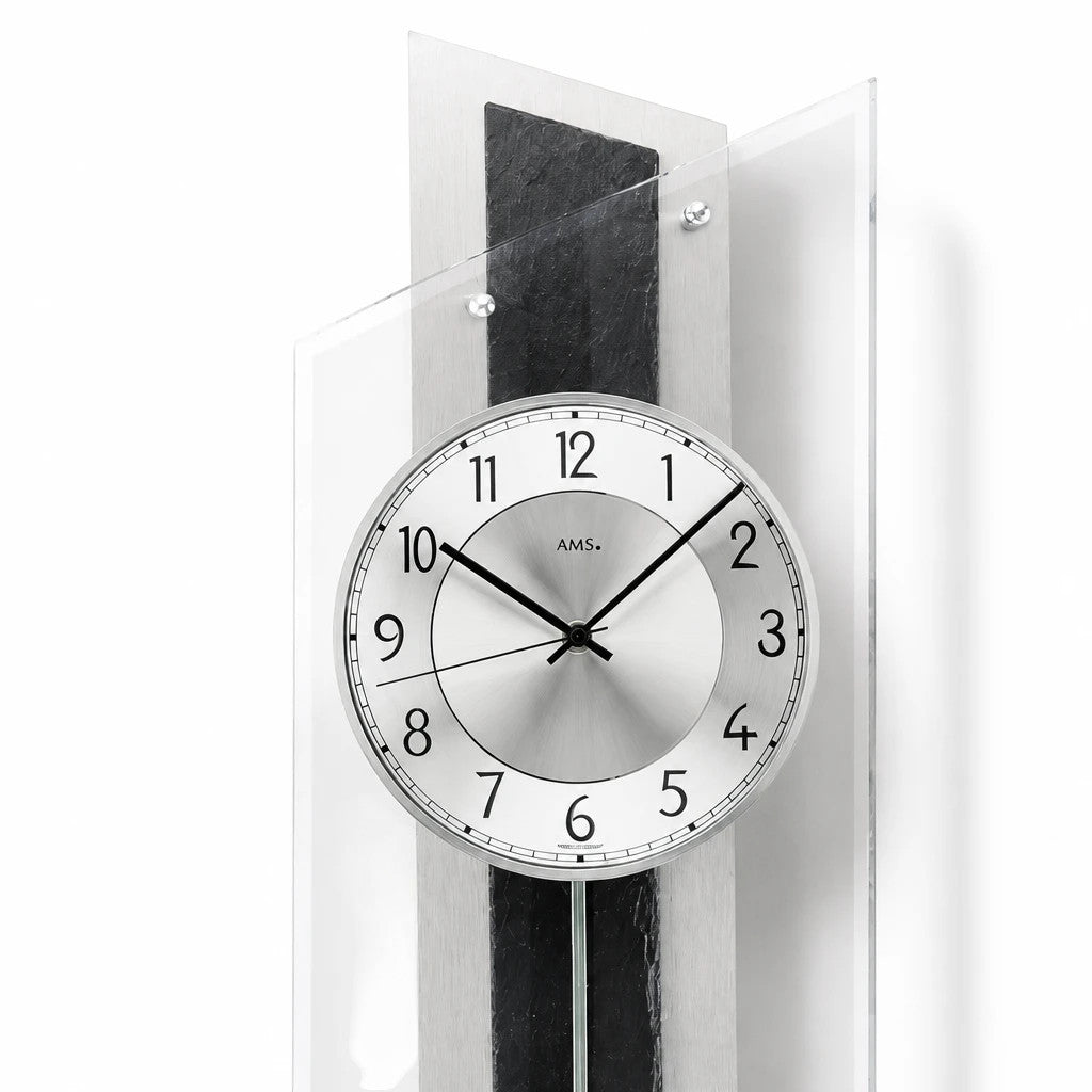 Standuhren.com 🕰️ AMS Funkwanduhr mit Pendel, Aluminium-Zifferblatt, Schiefer-Auflage und geschwungenem Mineralglas.