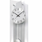 Standuhren.com 🕰️ AMS F5261 moderne Funk-Pendeluhr mit silberlackierter Holzrückwand und Aluminium-Zifferblatt