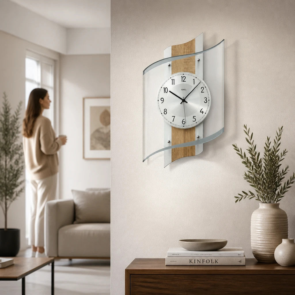 Standuhren.com 🕰️ AMS F5520 Funkwanduhr mit Sonoma-Holzoptik, Aluminium-Zifferblatt und geschwungenem Mineralglas.