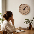 Standuhren.com 🕰️ AMS F5522 Funkwanduhr aus hellem Holz mit Mineralglas an einer Wand über einem Schreibtisch