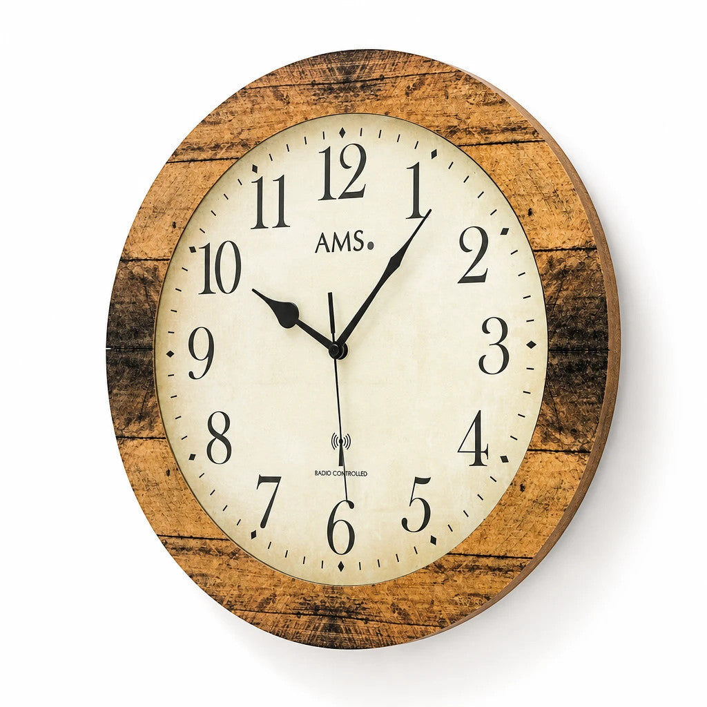 Standuhren.com 🕰️ AMS F5560 Funkwanduhr mit rundem Holzgehäuse, natürlicher Holzstruktur und hellem Zifferblatt