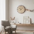 Standuhren.com 🕰️ AMS Wanduhr in Sonoma-Holzoptik mit schwarzem Metallring an einer hellen Wohnzimmerwand
