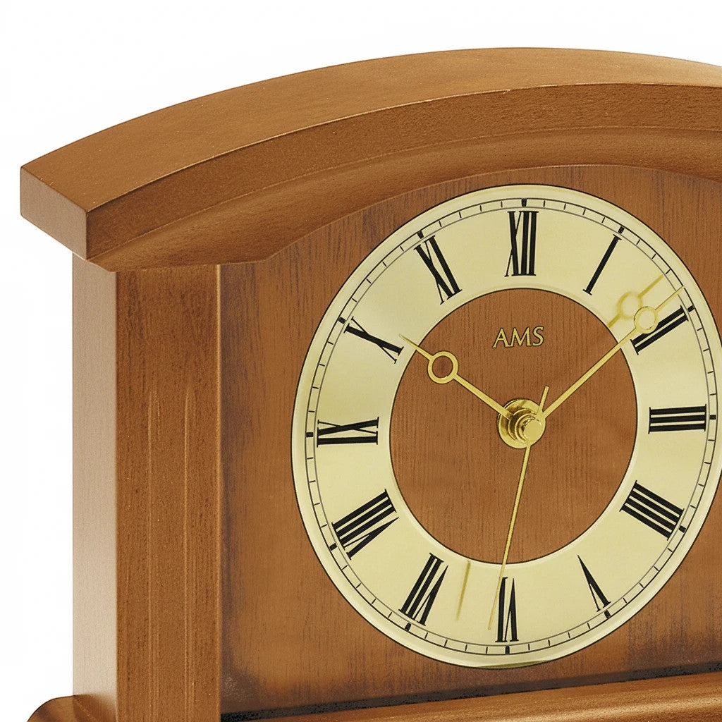 Standuhren.com 🕰️ AMS Funk-Tischuhr aus Kirschbaum-Massivholz mit goldenem Aluminium-Zahlenring und römischen Ziffern