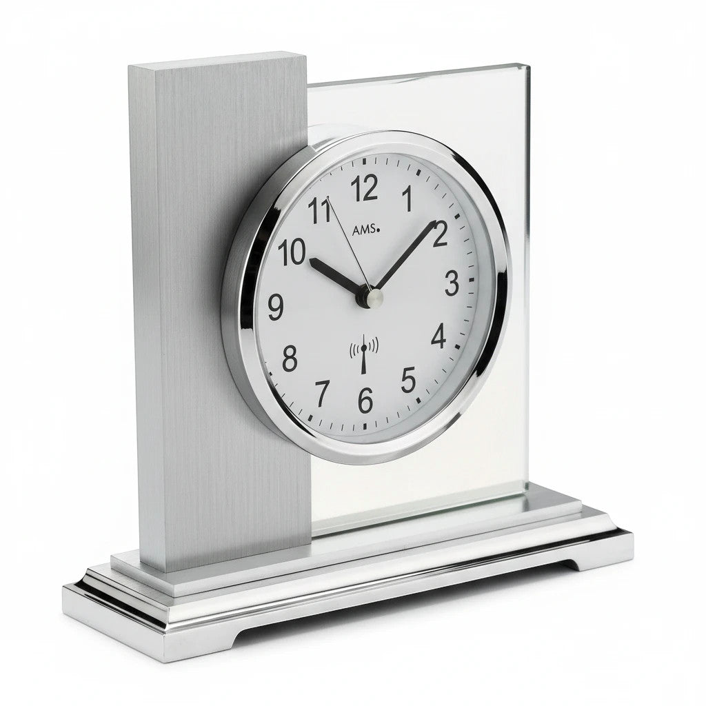 Standuhren.com 🕰️ AMS F5140 Funk-Tischuhr aus gebürstetem Metall und Glas mit modernem, silbernem Design