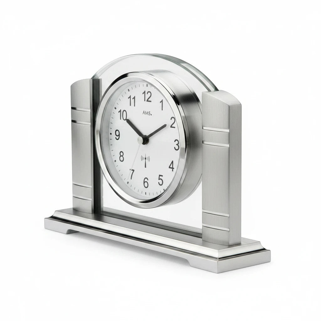 Standuhren.com 🕰️ AMS F5142 Funk-Tischuhr aus gebürstetem silbernem Metall mit Mineralglas und modernem Design.