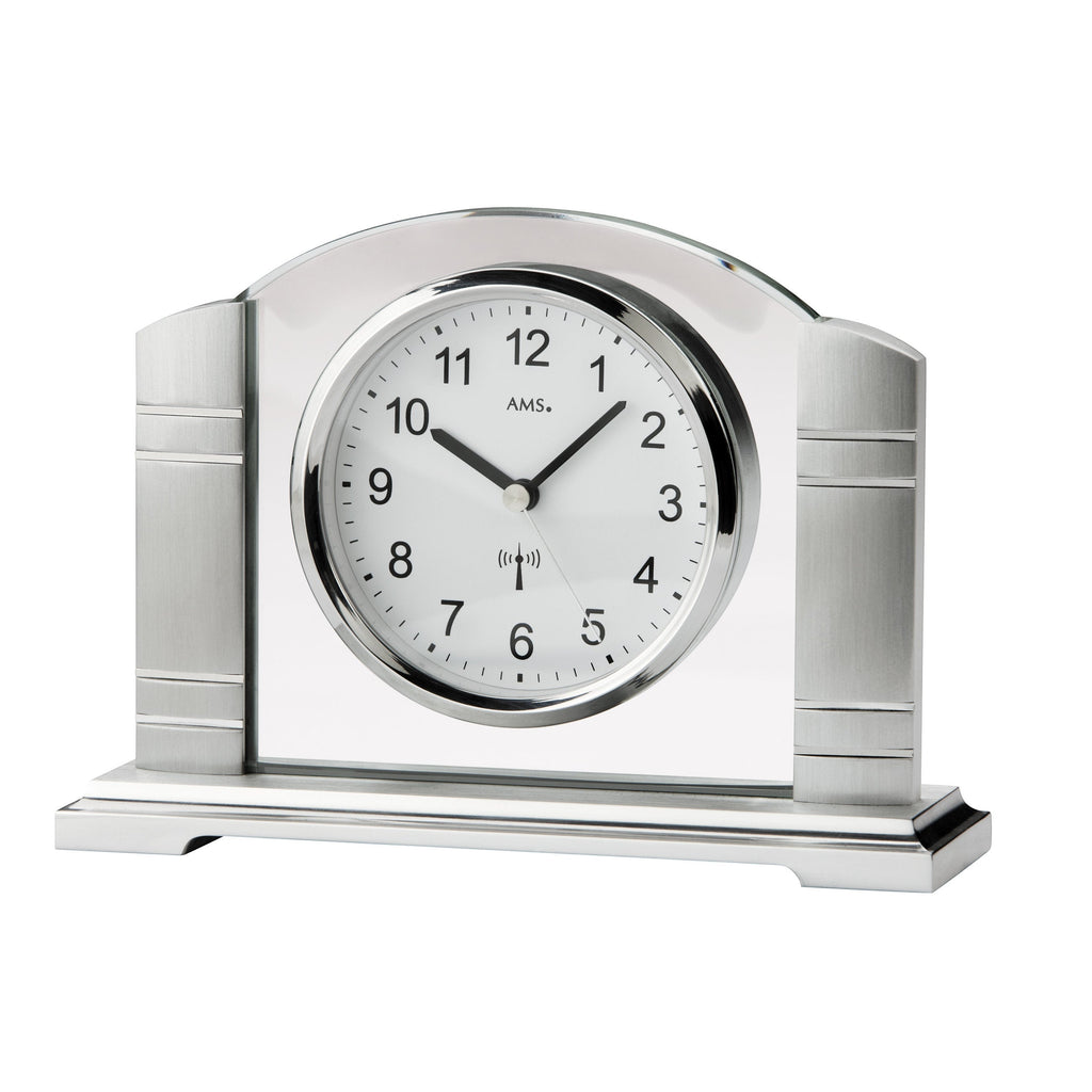 Standuhren.com 🕰️ AMS F5142 Funk-Tischuhr aus gebürstetem silbernen Metall mit Mineralglas und modernem Design