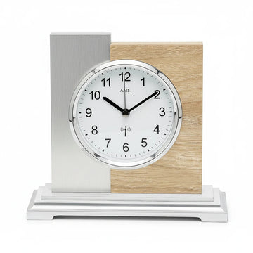 Standuhren.com 🕰️ AMS F5151 Funk-Tischuhr aus hellem Holz und gebürstetem Aluminium mit weißem Zifferblatt