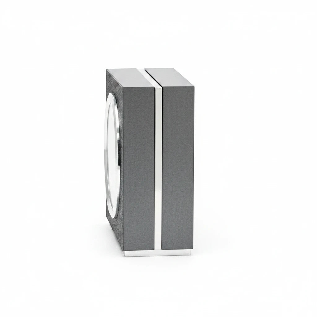 Standuhren.com 🕰️ AMS F5152 Funk-Tischuhr aus schwarzem Holz und Aluminium in moderner Seitenansicht