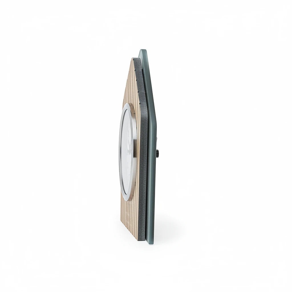 Standuhren.com 🕰️ AMS F5171 Funk-Tischuhr in Sonoma-Holzoptik mit Aluminium-Frontring, Seitenansicht
