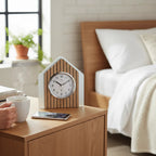 Standuhren.com 🕰️ AMS F5171 Funk-Tischuhr in Sonoma-Holzoptik mit modernem Aluminium-Frontring auf einem Nachttisch