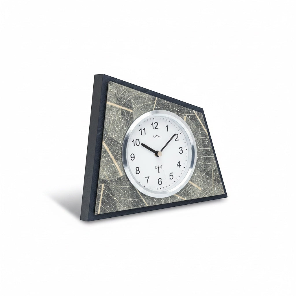 Standuhren.com 🕰️ AMS Funk-Tischuhr mit Holzgehäuse, Natur-Blatt-Design und funkelnden Swarovski-Kristallen
