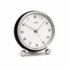 Standuhren.com 🕰️ AMS F5194 Funk-Tischuhr mit schwarzem Metallgehäuse, silbernem Rand und weißem Zifferblatt