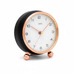 Standuhren.com 🕰️ AMS Funk-Tischuhr F5195 mit schwarzem Metallgehäuse, messingfarbenem Rand und weißem Zifferblatt