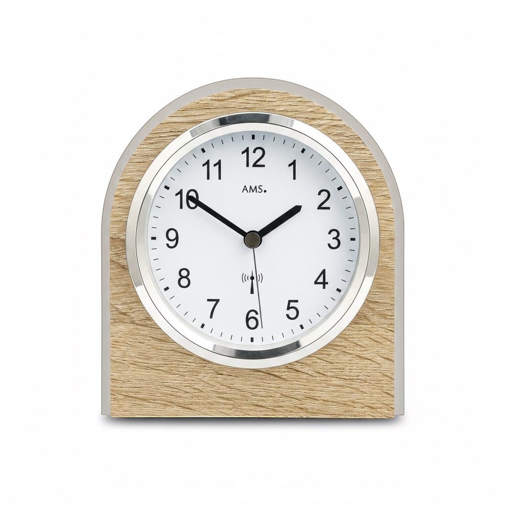 Standuhren.com 🕰️ AMS F5199 Funk-Tischuhr mit hellem Sonoma-Holzgehäuse, weißem Zifferblatt und Mineralglas.