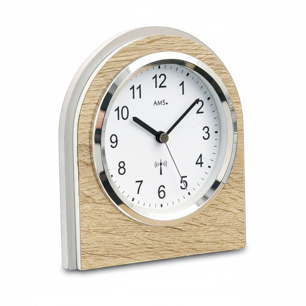 Standuhren.com 🕰️ AMS F5199 Funk-Tischuhr mit hellem Sonoma-Holzgehäuse, Mineralglas und Aluminium-Frontring.