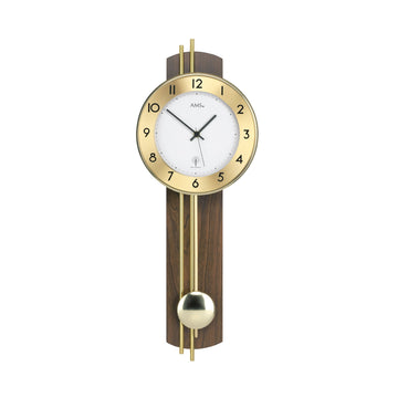Standuhren.com 🕰️ AMS Funk-Pendeluhr mit Nussbaum-Holzrückwand, goldenem Aluminium-Zifferblatt und Mineralglas.