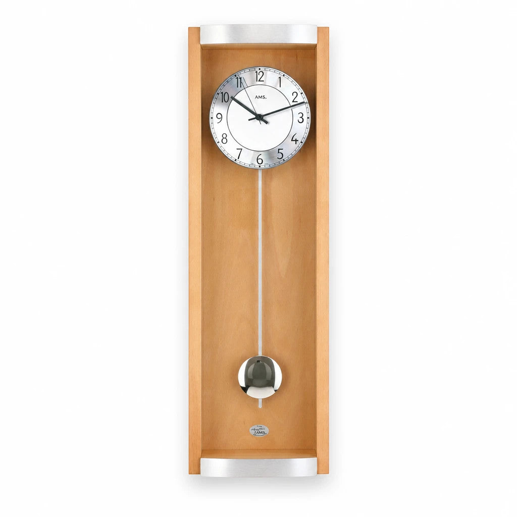 Standuhren.com 🕰️ AMS Pendel-Funkwanduhr aus hellem Buchen-Massivholz mit Aluminium-Zifferblatt und Pendel