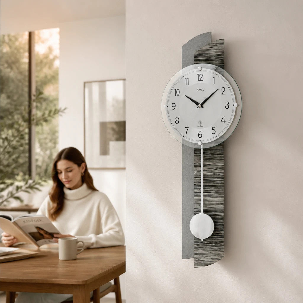 Standuhren.com 🕰️ AMS F5323 Funkwanduhr mit Pendel, Holzgehäuse in grauer Steinoptik und Aluminium-Zifferblatt
