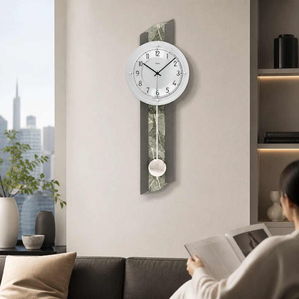 Standuhren.com 🕰️ AMS Funk-Pendelwanduhr in Anthrazit mit Natur-Baumblatteinlage und Swarovski-Kristallen im Wohnzimmer