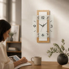 Standuhren.com 🕰️ AMS F5507 Funkwanduhr aus hellem Buchenholz mit modernem Glaszifferblatt in einem Wohnraum