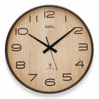 Standuhren.com 🕰️ AMS Funkwanduhr mit hellem Holz-Zifferblatt und anthrazitfarbenem Holzrahmen im modernen Design