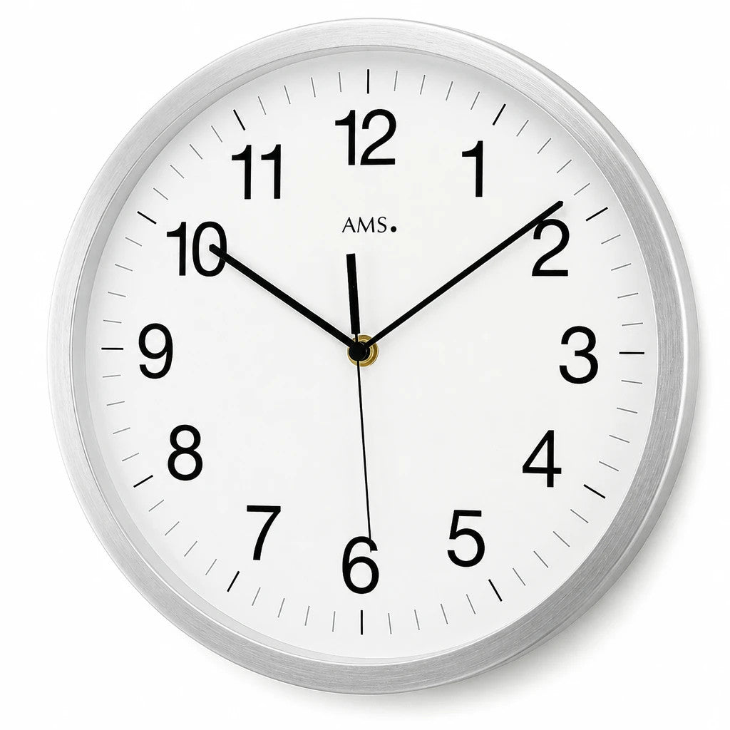 Standuhren.com 🕰️ AMS F5524 Funkwanduhr mit gebürstetem Aluminiumgehäuse, weißem Zifferblatt und Mineralglas.