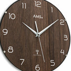 Standuhren.com 🕰️ AMS Funkwanduhr mit braunem Zifferblatt in Nussbaumoptik und eleganten weißen Ziffern
