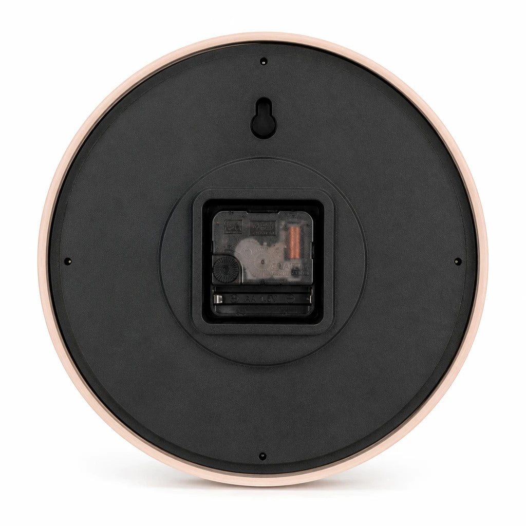 Rückseite der Standuhren.com 🕰️ Funkwanduhr AMS F5588 mit schwarzem Kunststoffgehäuse und Batteriefach