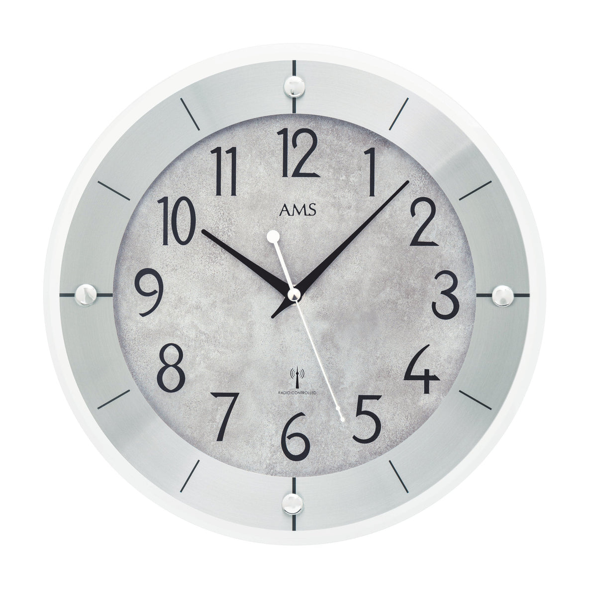 Standuhren.com 🕰️ AMS Funkwanduhr mit Aluminium-Gehäuse, facettiertem Mineralglas und modernem grauem Zifferblatt