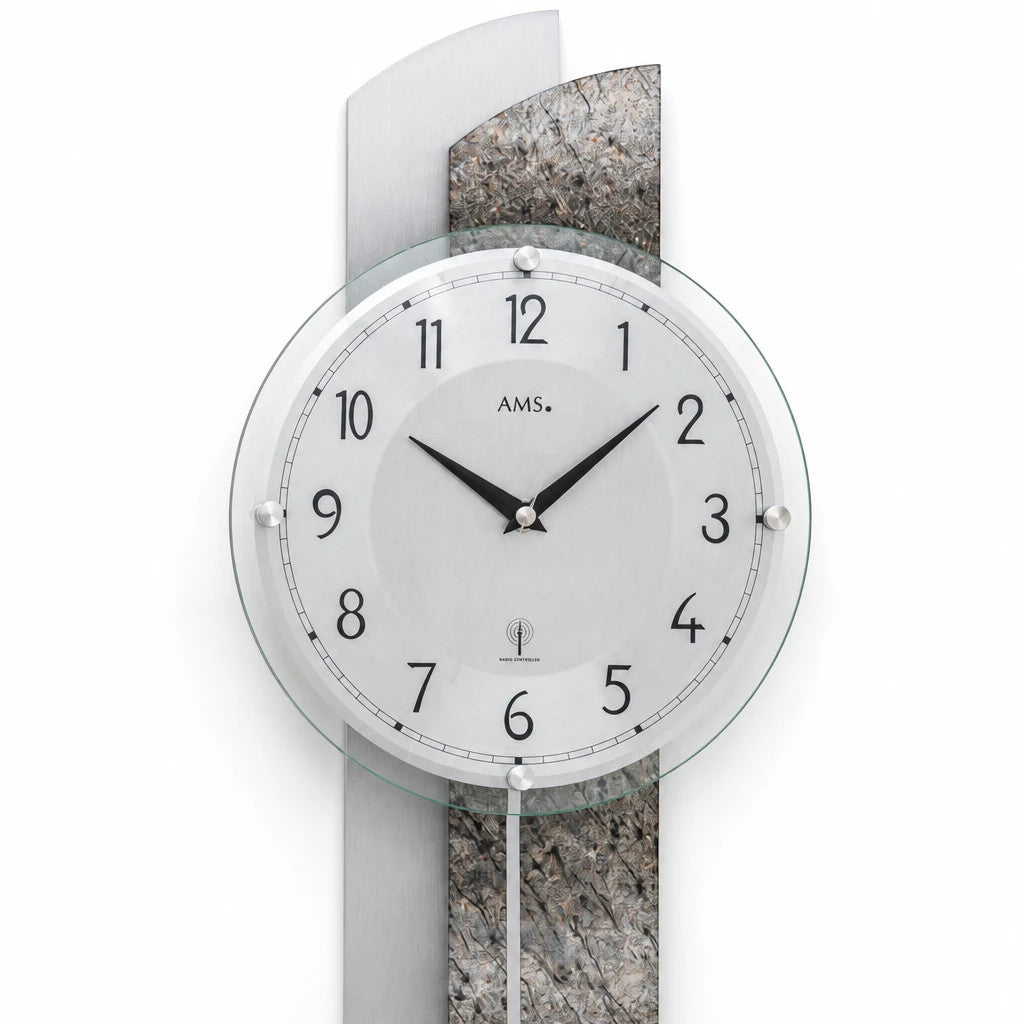 Standuhren.com 🕰️ AMS F5322 Funk-Pendelwanduhr mit silbernem Holzgehäuse, Aluminium-Zifferblatt und Mineralglas