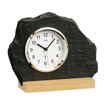 Standuhren.com 🕰️ AMS F5114 Funk-Tischuhr aus Naturschiefer mit hellem Holzsockel und silbernem Frontring