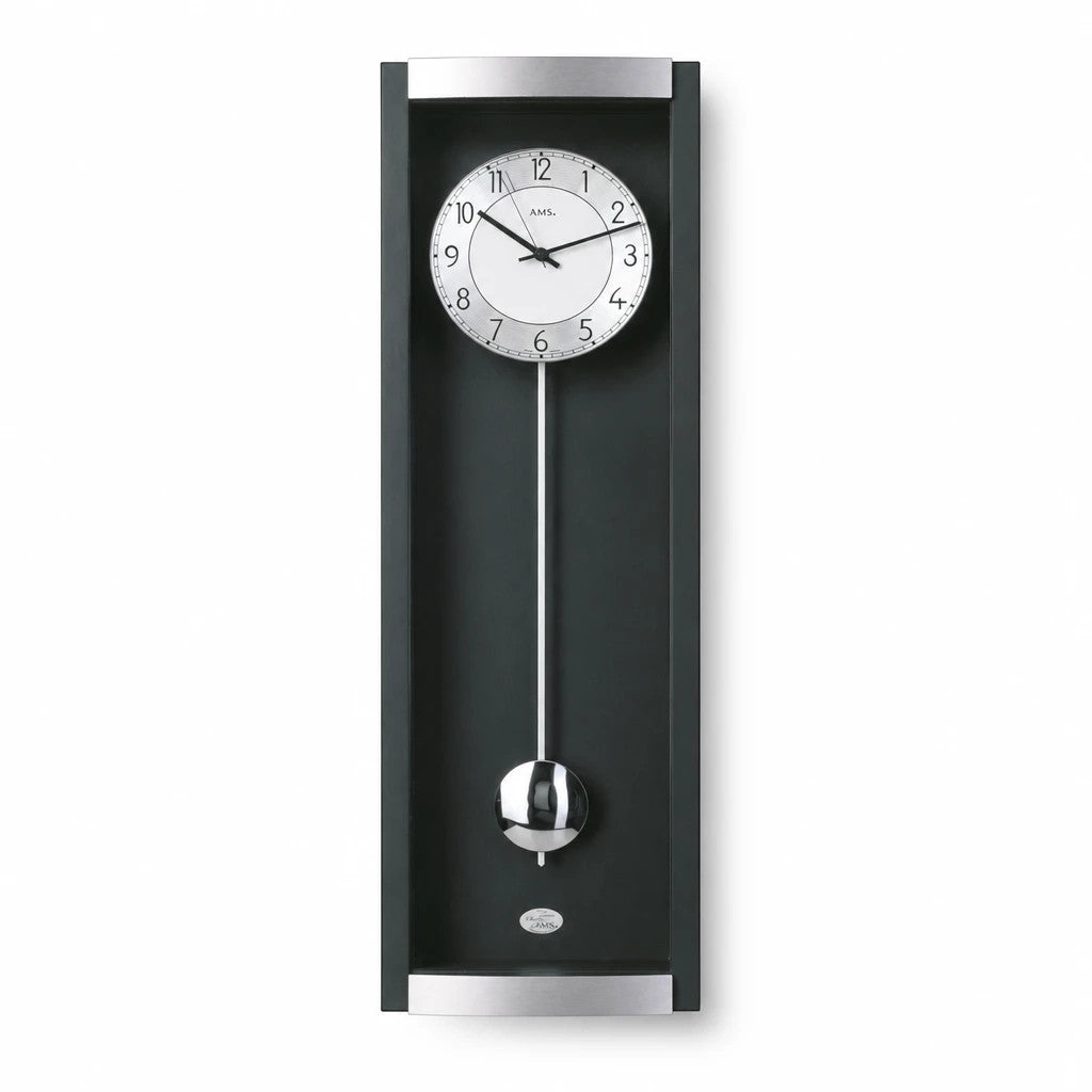 Standuhren.com 🕰️ AMS Pendel-Funkwanduhr mit schwarz lackiertem Holzgehäuse, Aluminium-Zifferblatt und Pendel