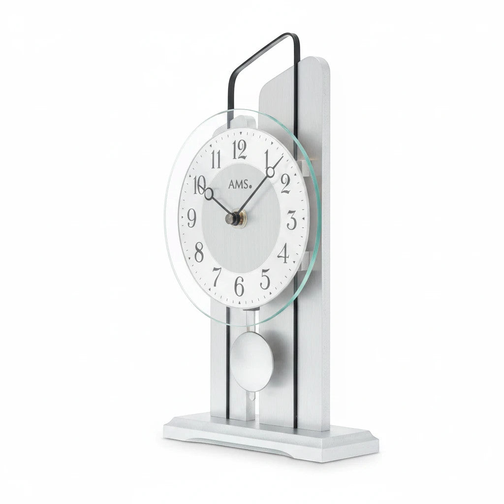 Standuhren.com 🕰️ AMS T1258 Tischuhr in moderner Aluminium-Optik mit Pendel, Mineralglas und klarem Zifferblatt.
