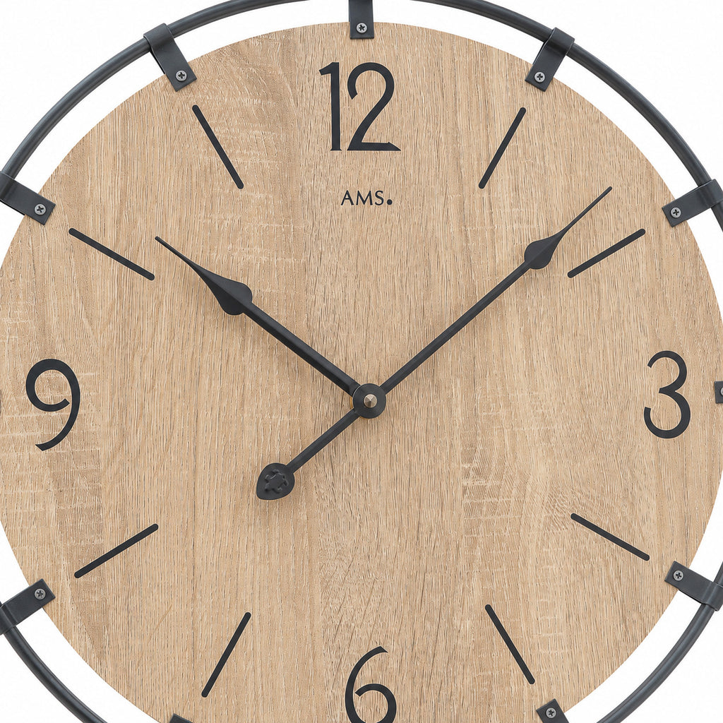 Standuhren.com 🕰️ AMS Wanduhr mit hellem Sonoma-Holz Zifferblatt und schwarzem Metallring im modernen Design